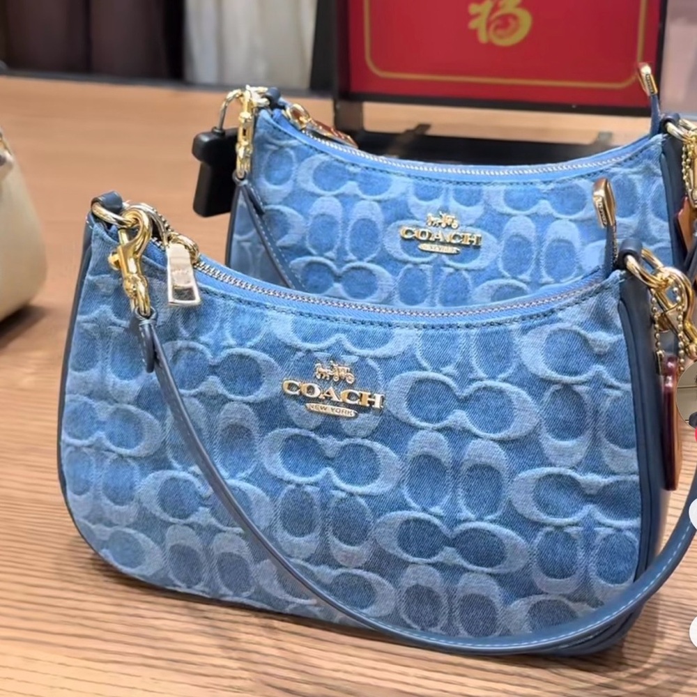Teri Shoulder Bag In Signature Denim - Picture 10 of 10